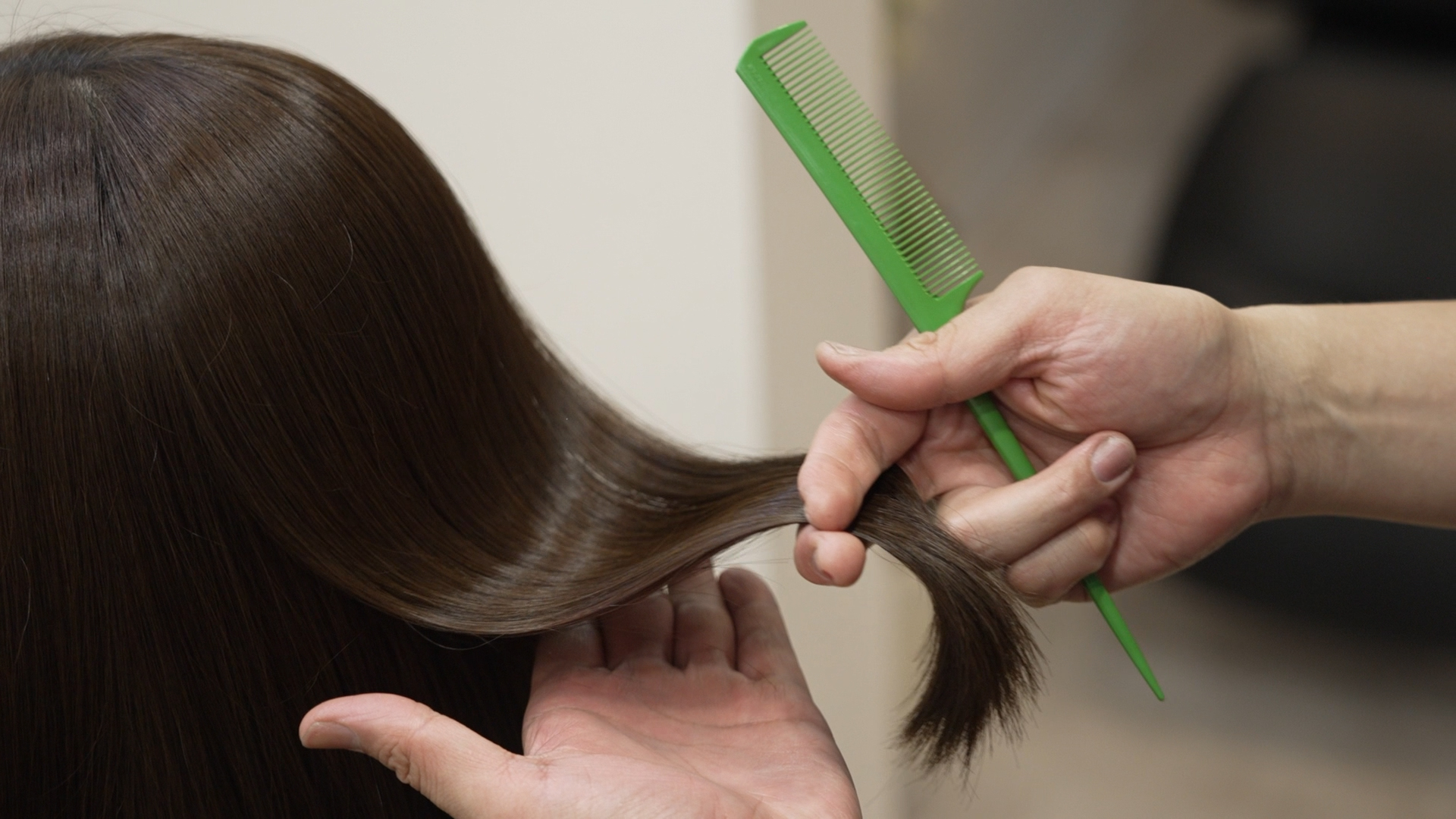 髪と頭皮の健康を考えた専門的なヘアケア技術で美しさをご提供